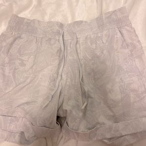 Lululemon Paperbag white Shorts